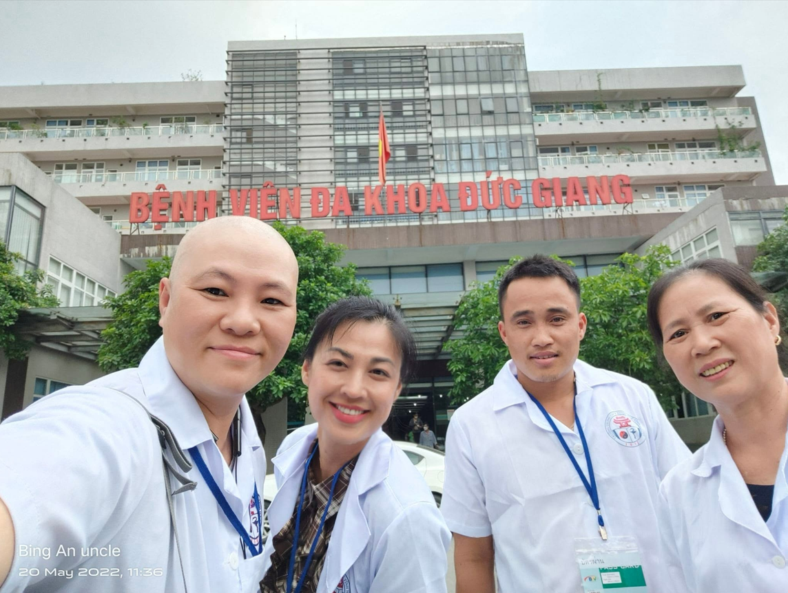 Cô Ái trong hoạt động nghề y